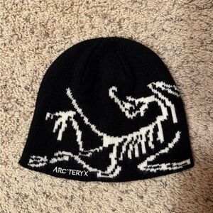 Arc'teryx Black and White Beanie OS